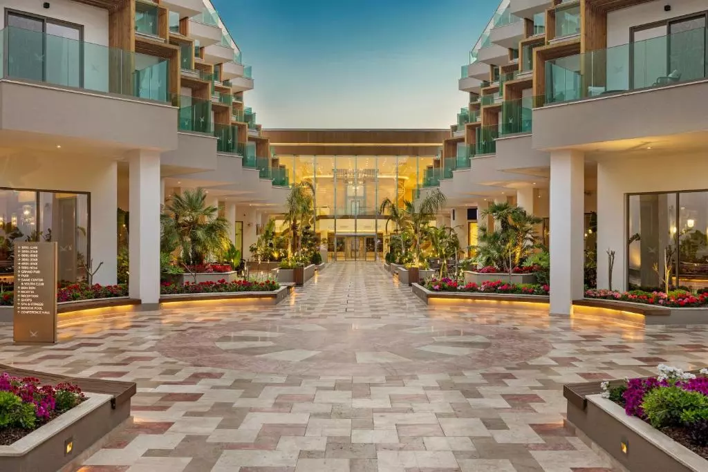 محوطه هتل لیبرتی سیگنا فتحیه